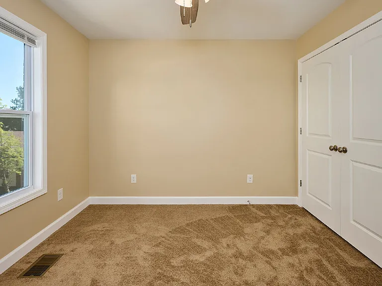 361 Crescent Dr #5 — Photo 8