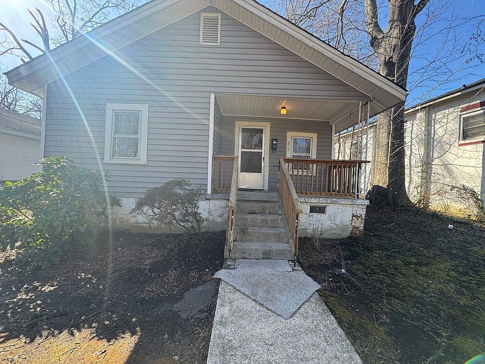 1st image of 206 Hospital St N