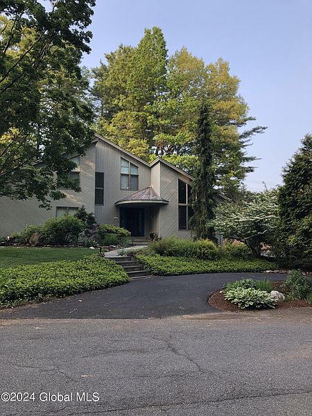 4th image of 204 W Bentwood Court