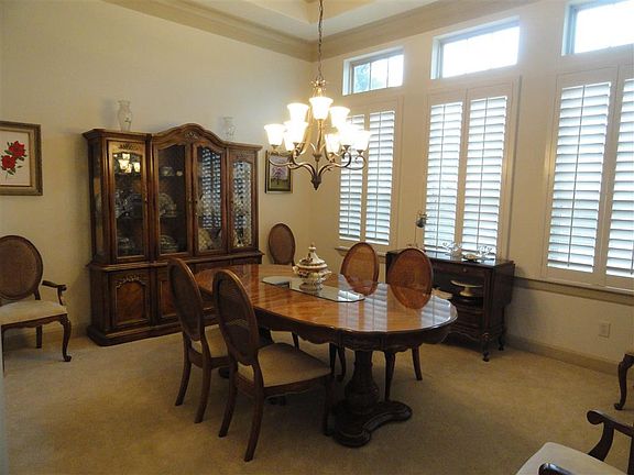 Entertain family & friends in the formal dining.