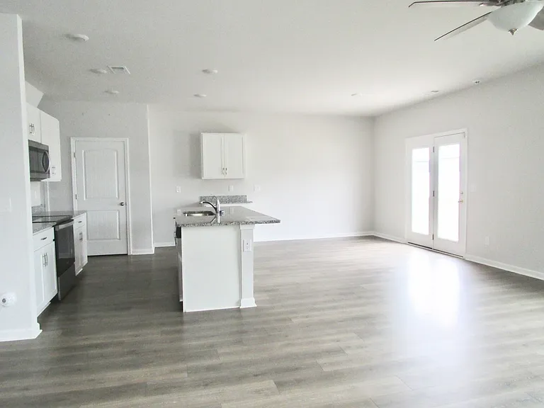 211 River Forest Dr — Photo 4