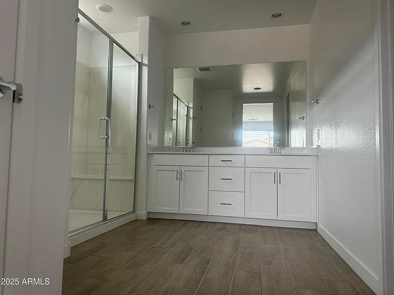 2890 E Frontiersman Ln — Photo 8