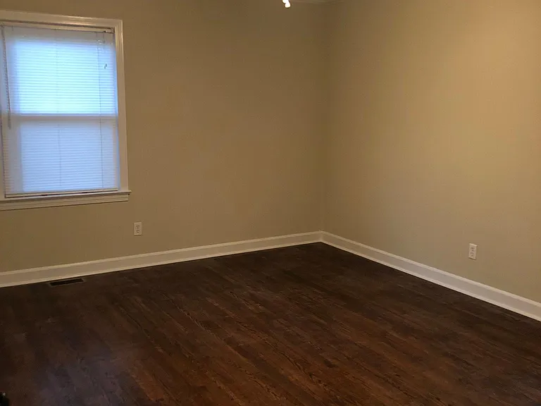 1505 Hopkins Dr — Photo 7