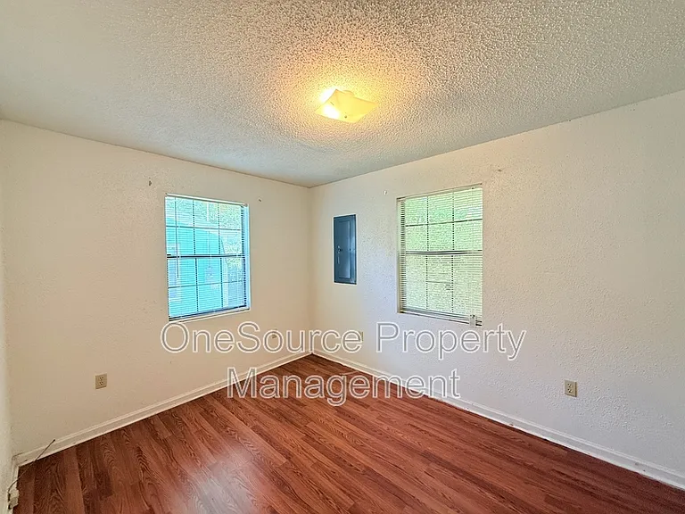 915 W Clark St #F — Photo 8
