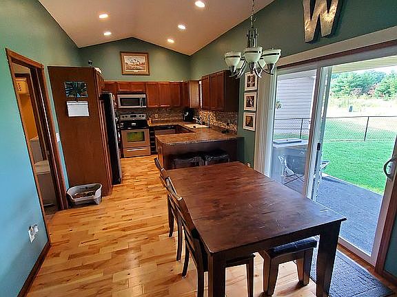 5th image of 1035 Bellflower Dr