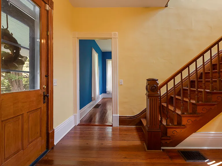 5820 Chamberlain Ln — Photo 23