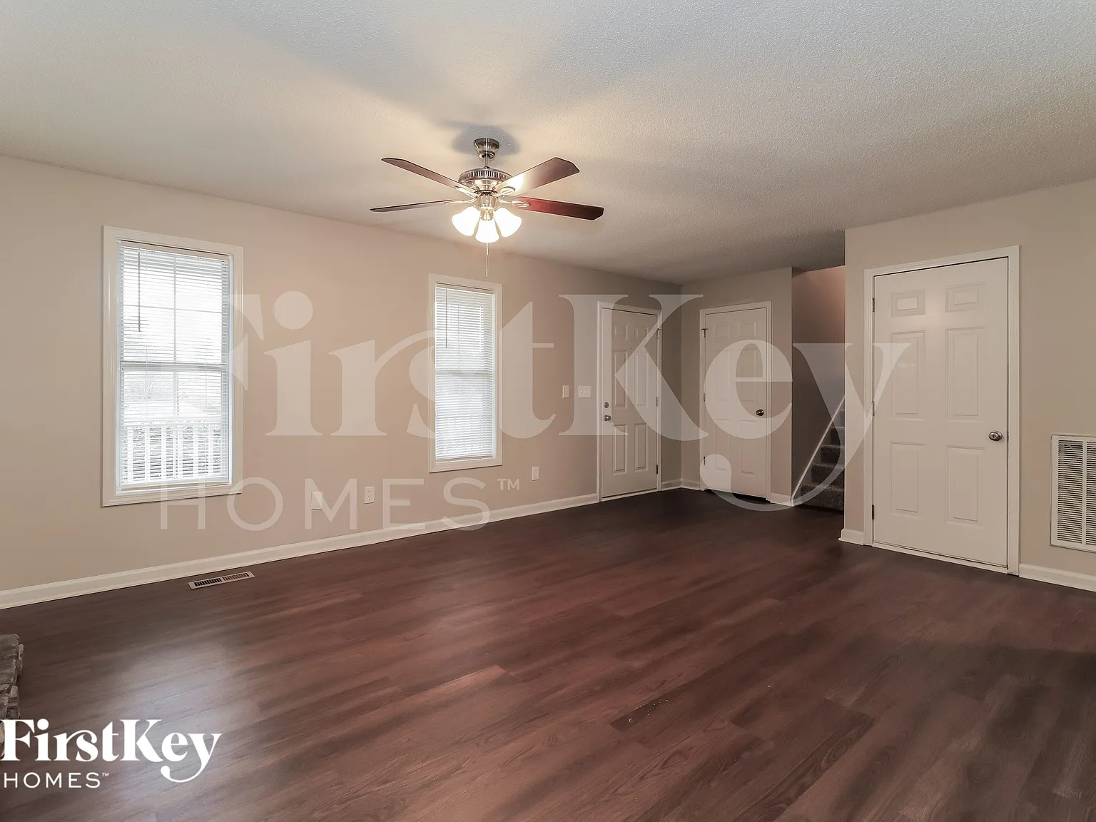3 bed, 2.0 bath, 1200 sqft, $2,100 — Photo 3