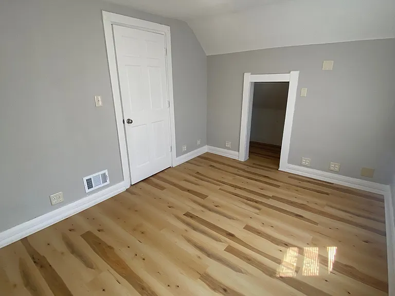 229 E Oakland St — Photo 8