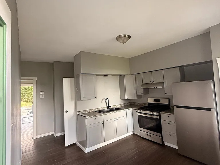 2914 Glasgow St — Photo 5
