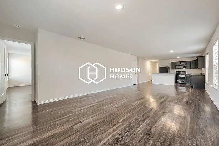 4 bed, 2.0 bath, 1571 sqft, $2,649 — Photo 4