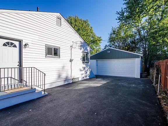 3rd image of 2245 Belcher Dr