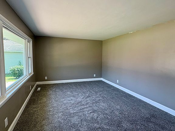 4th image of 1740 E Duane Blvd