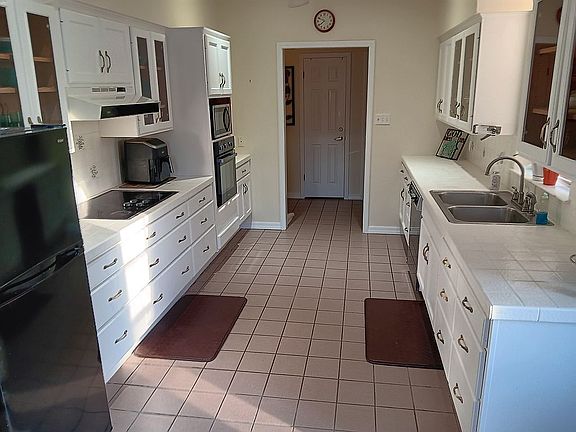 5th image of 1100 Foley St