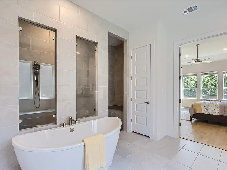 704 Palamos Dr — Photo 20