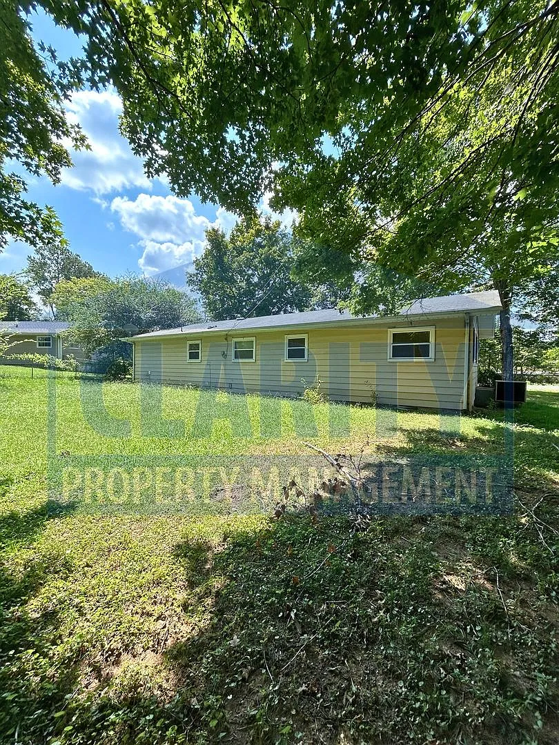 Centrally located 3 bedroom home! — Photo 4