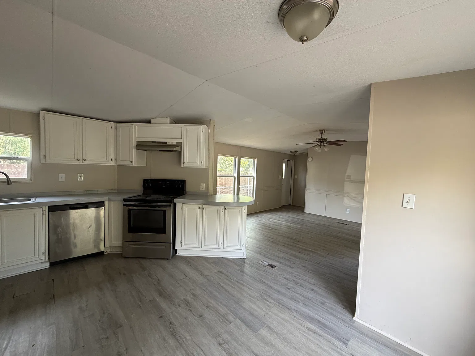 2 bed, 960 sqft, $1,200 — Photo 3