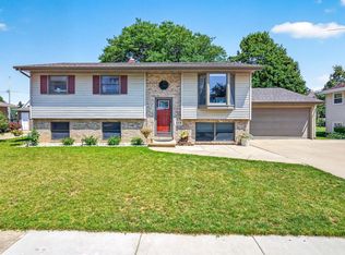 513 Jeffrey St, Combined Locks, WI 54113