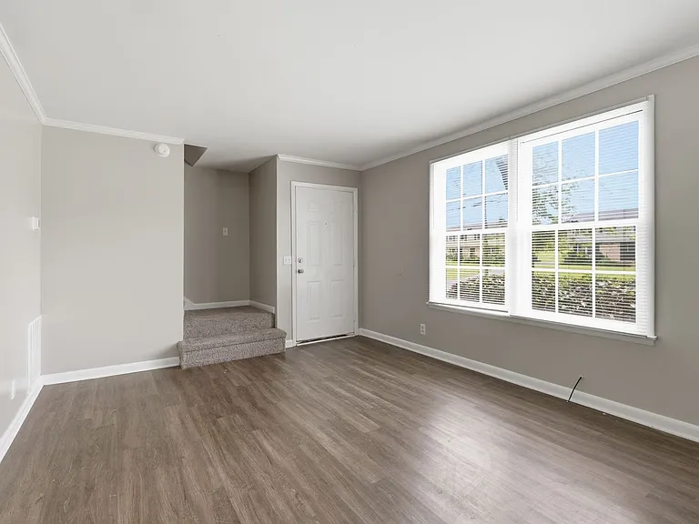 758 McPherson Dr — Photo 6
