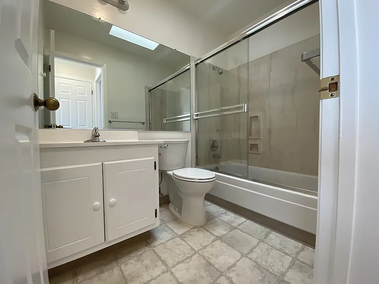 1117 Laguna Ave #5 — Photo 17