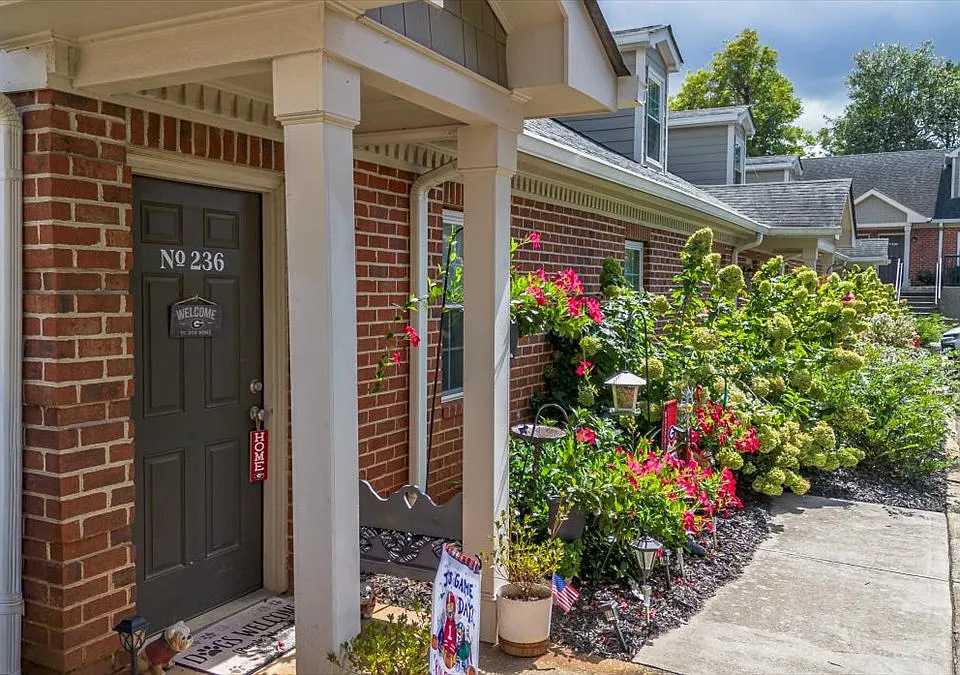 218 N Midland Ave #218