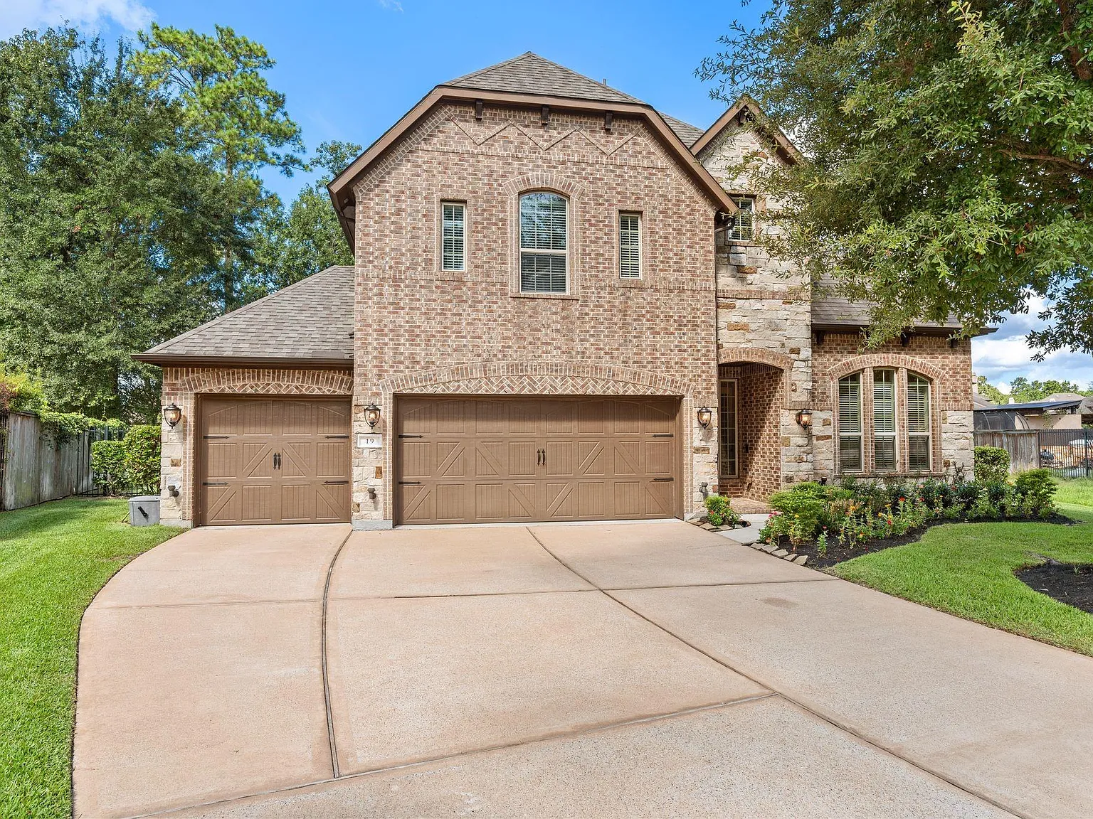 4 bed, 3.5 bath, 3320 sqft, $4,000 — Photo 1