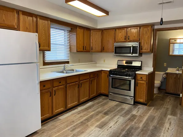69 E Van Buren St, Oswego, IL 60543