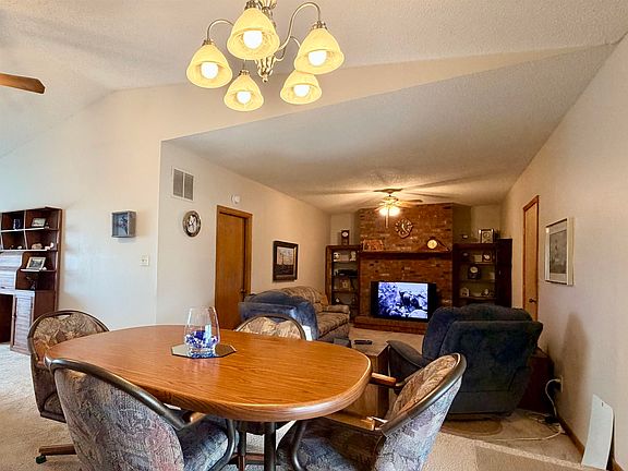 5th image of 2894 Darla Dr