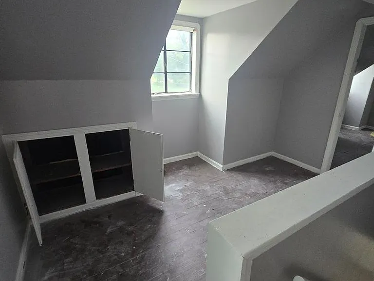14205 Sylvia Ave — Photo 6