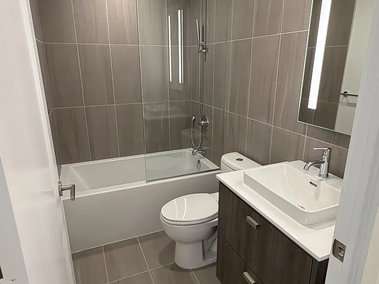 858 Dupont St #822 — Photo 4