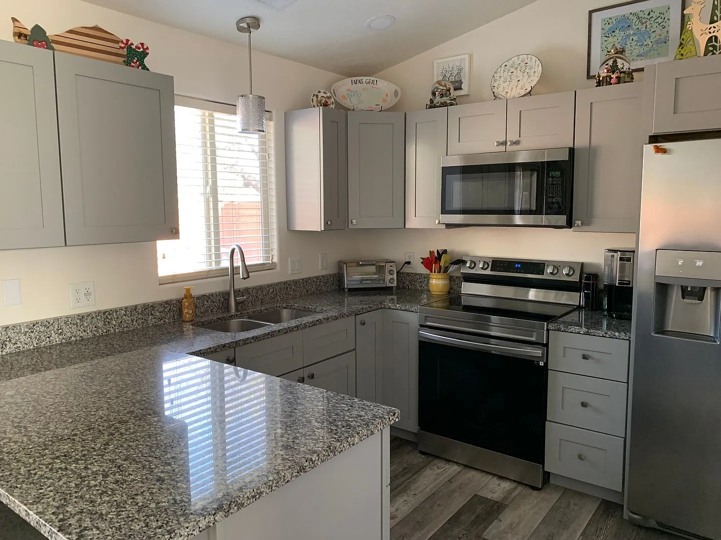 3 Bedroom Home In Painted Desert! — Photo 2