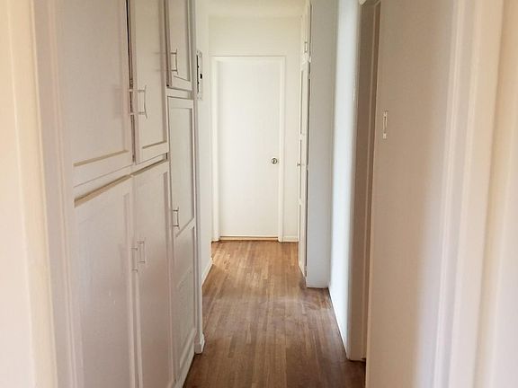 3rd image of 1445 S Sherbourne Dr APT 4