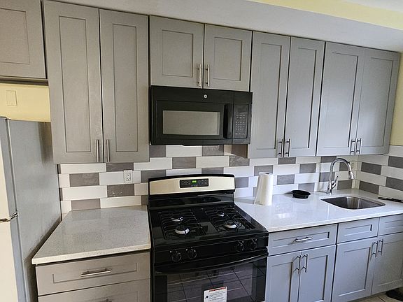 3rd image of 621 E 241st St