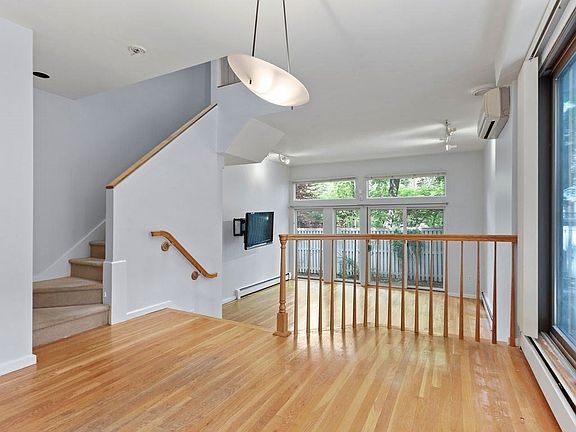 5th image of 336 Harvard St APT E