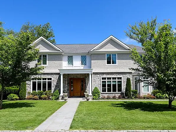 9 Tuddington Rd, Great Neck, NY 11023