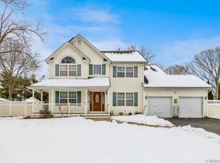 4 Cobblestone Ct, Centereach, NY 11720