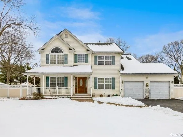 4 Cobblestone Court, Centereach, NY 11720