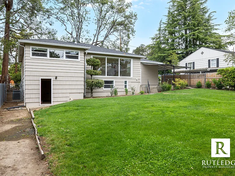 2000 Westerlund Dr — Photo 26