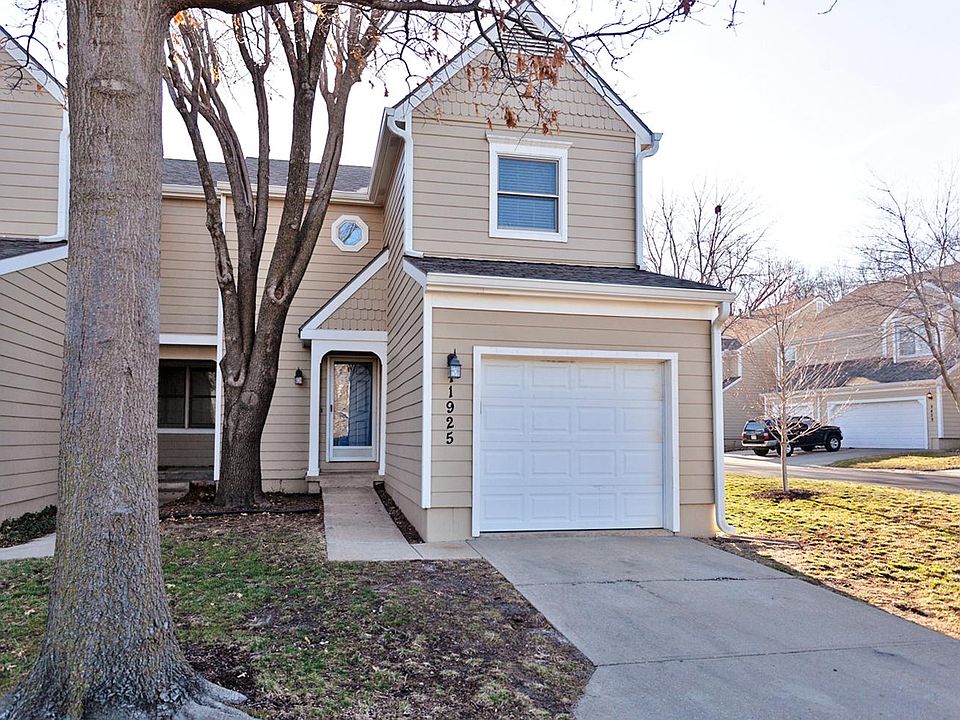 End unit townhouse
