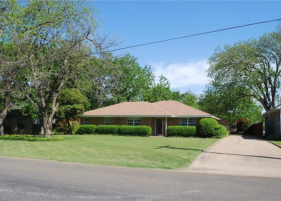 1st image of 1211 Park Dr