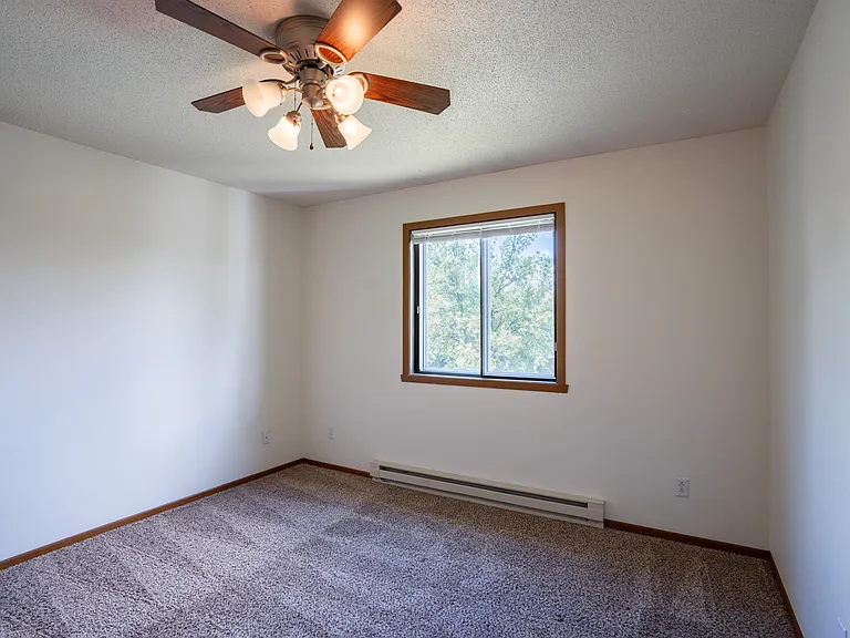 Fargo, ND Briar Pointe Apartments | Bedroom