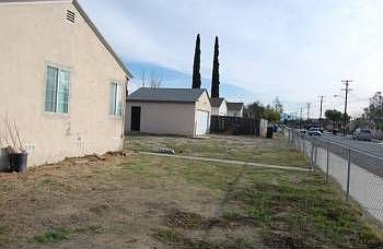 2nd image of 9867 Oleander Ave