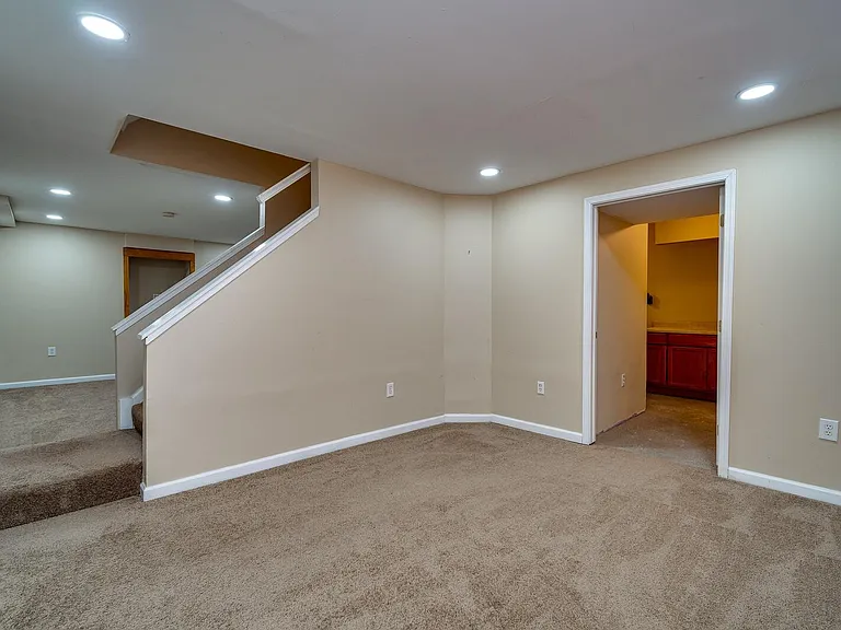 6978 Fallen Oaks Dr — Photo 15