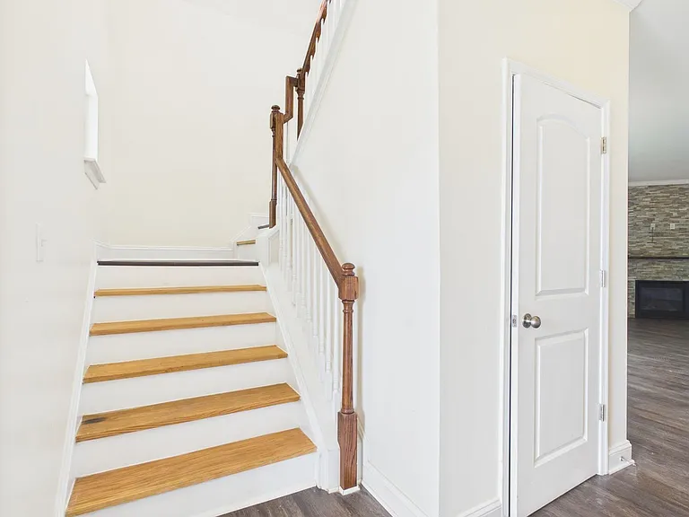 4901 Warwick Rd E — Photo 17