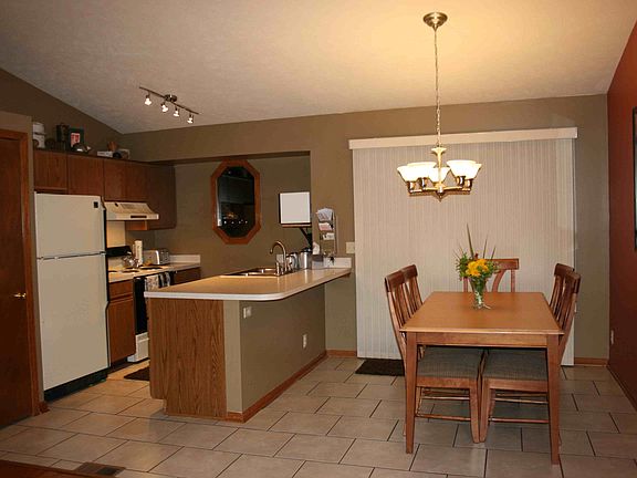 Kitchen/dining rooms