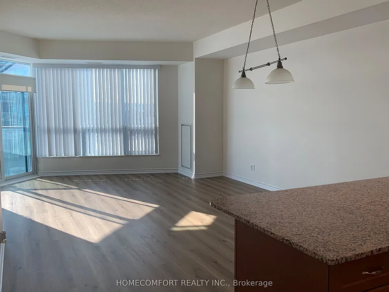 33 Ellen St #909 — Photo 2