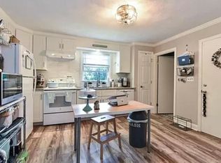 14 Allard St, Cranston, RI 02920