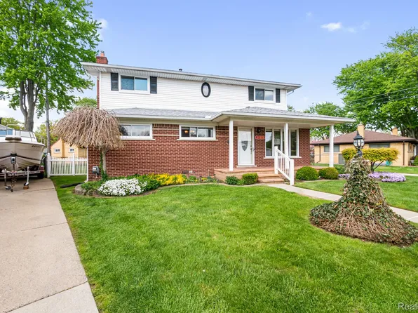 21223 Briar Ct, Saint Clair Shores, MI 48081