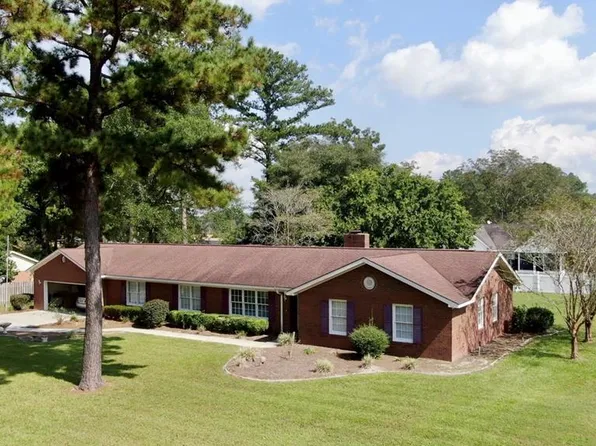 2410 Red Oak Dr, Waycross, GA 31501