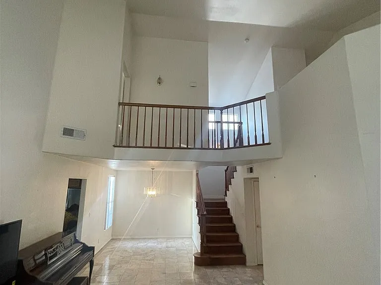 7547 Bellingham Ave — Photo 5