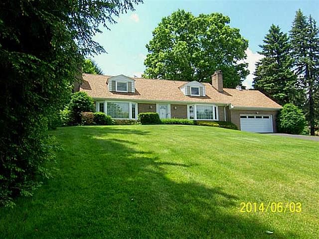 1st image of 908 Country Club Dr